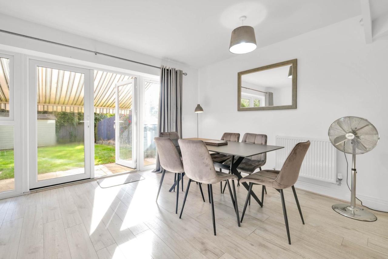 Foxherne 5Bdr 3Ba Serviced House With Parking - Slough By 360Stays Εξωτερικό φωτογραφία