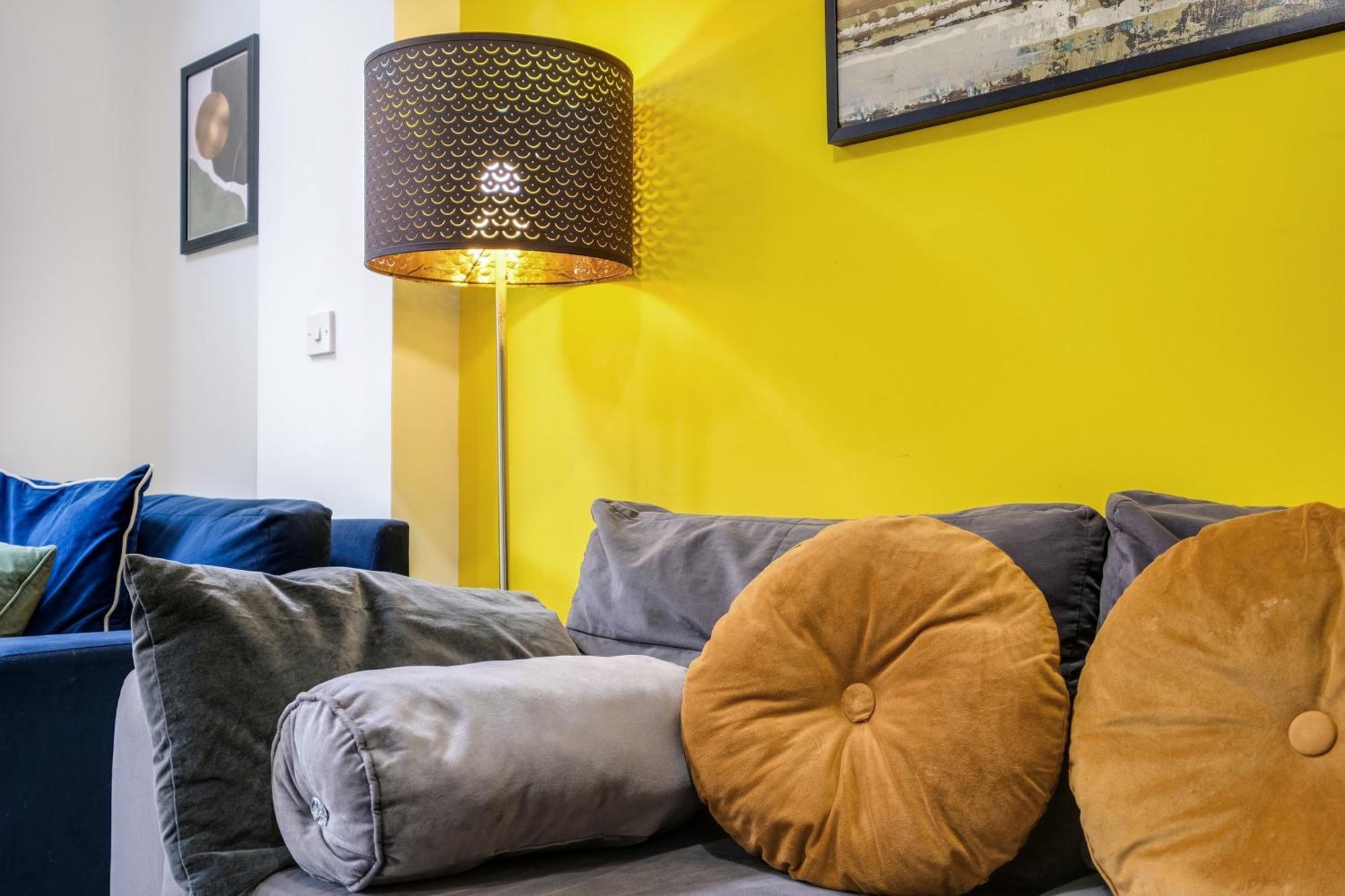 Foxherne 5Bdr 3Ba Serviced House With Parking - Slough By 360Stays Εξωτερικό φωτογραφία