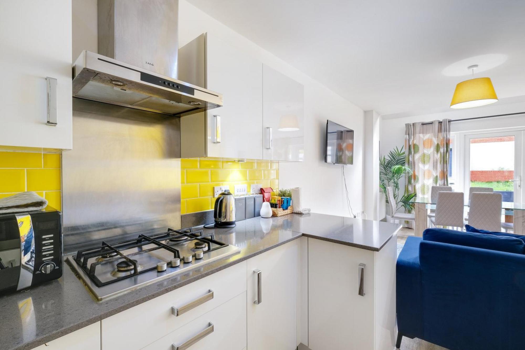 Foxherne 5Bdr 3Ba Serviced House With Parking - Slough By 360Stays Εξωτερικό φωτογραφία