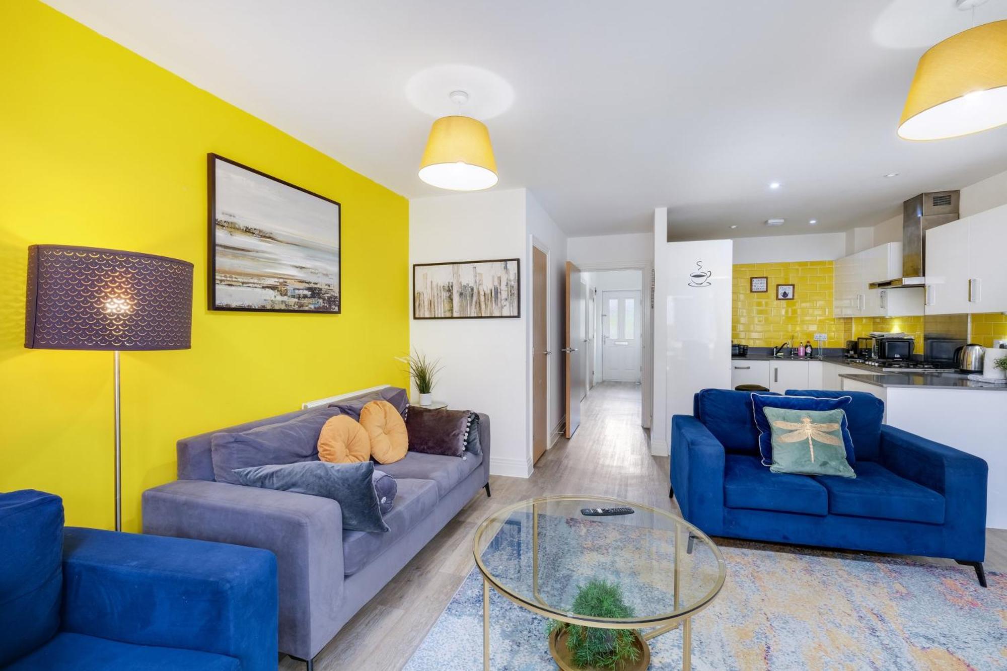 Foxherne 5Bdr 3Ba Serviced House With Parking - Slough By 360Stays Εξωτερικό φωτογραφία
